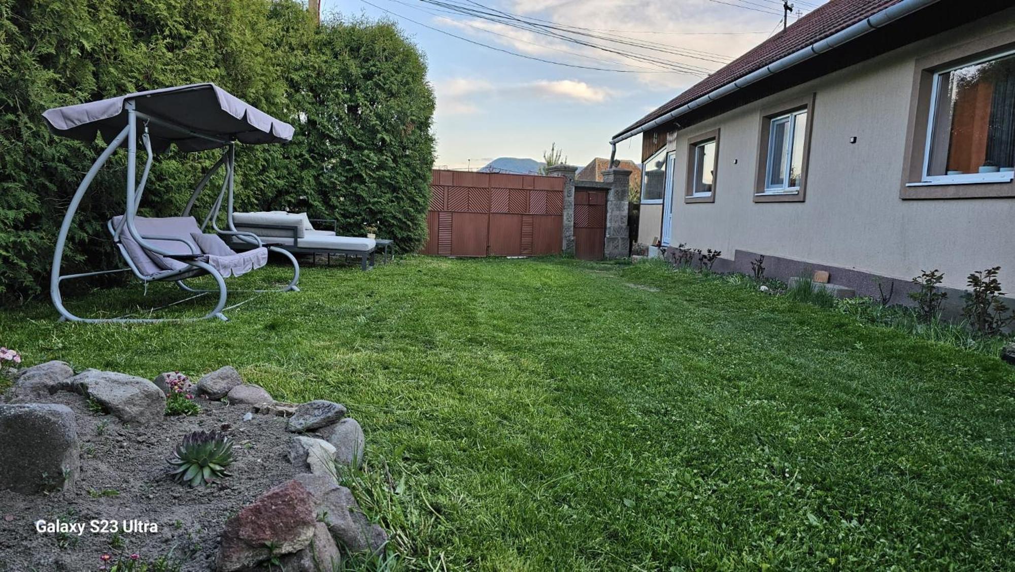 Verebes Cottage With Garden ตุชนาด ภายนอก รูปภาพ